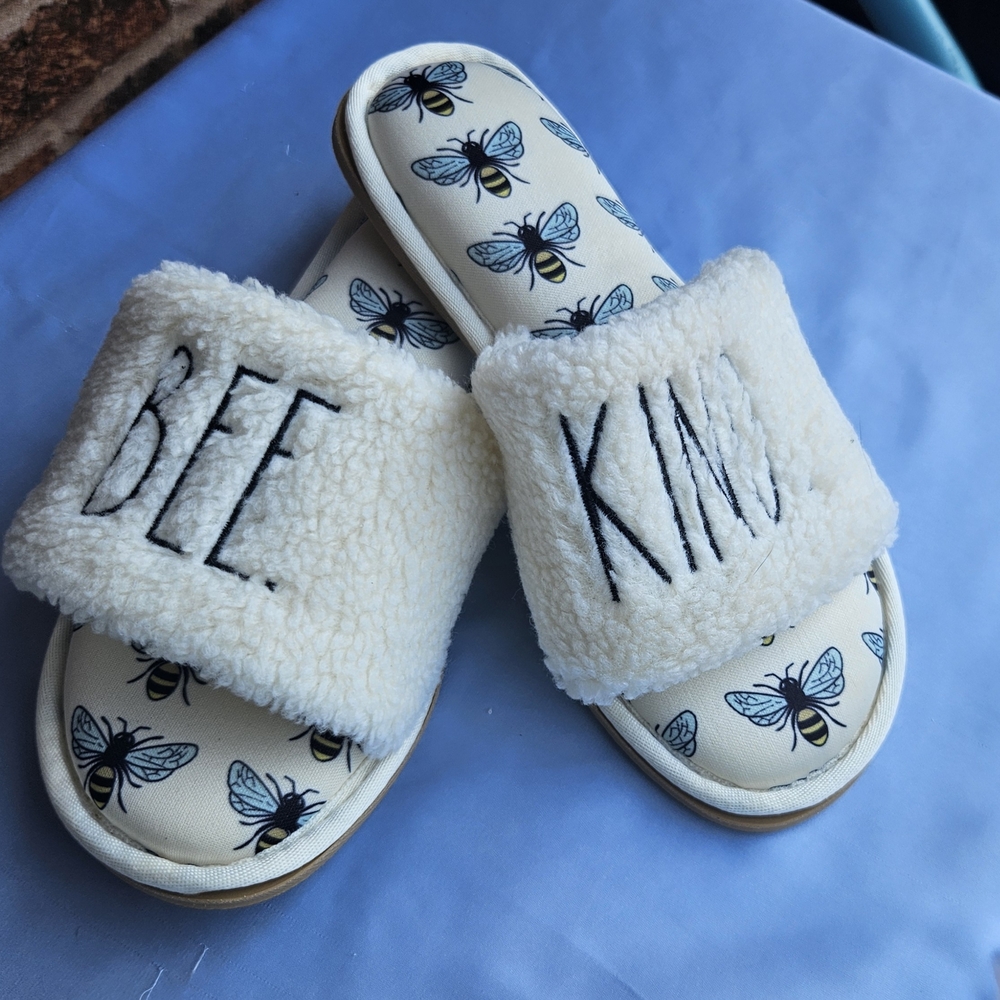 Rae Dunn Cream 'Bee Kind' Slippers